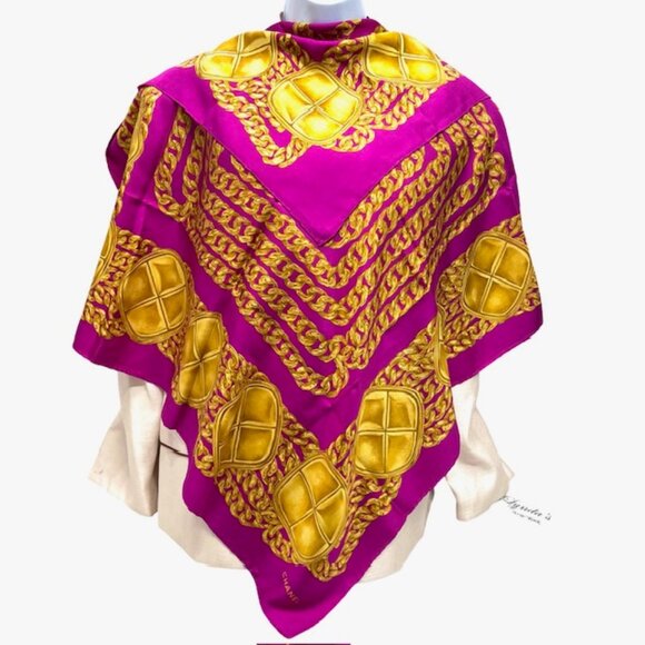 Beautiful CHANEL Itlay made   100%  silk scarf 34"  Pink Gold Chain Logo (36) - Picture 12 of 12